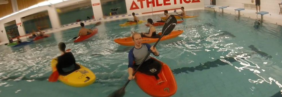 Elvepadling i basseng